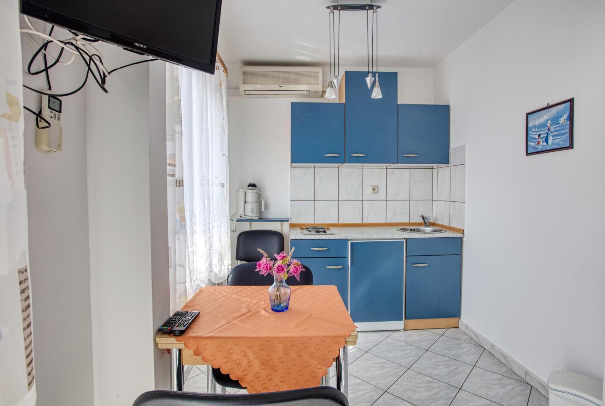 Apartments With A Parking Space Vodice - 6178 Bilik gambar