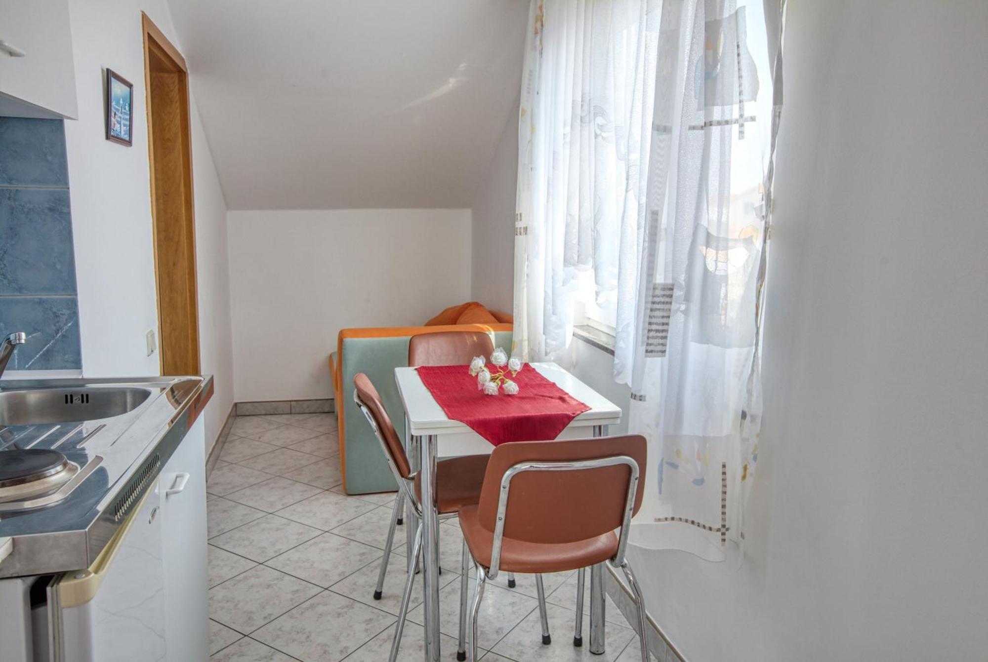 Apartments With A Parking Space Vodice - 6178 Bilik gambar