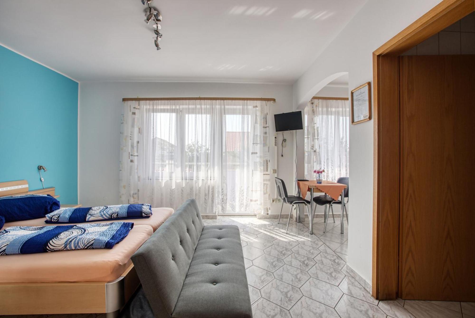 Apartments With A Parking Space Vodice - 6178 Bilik gambar